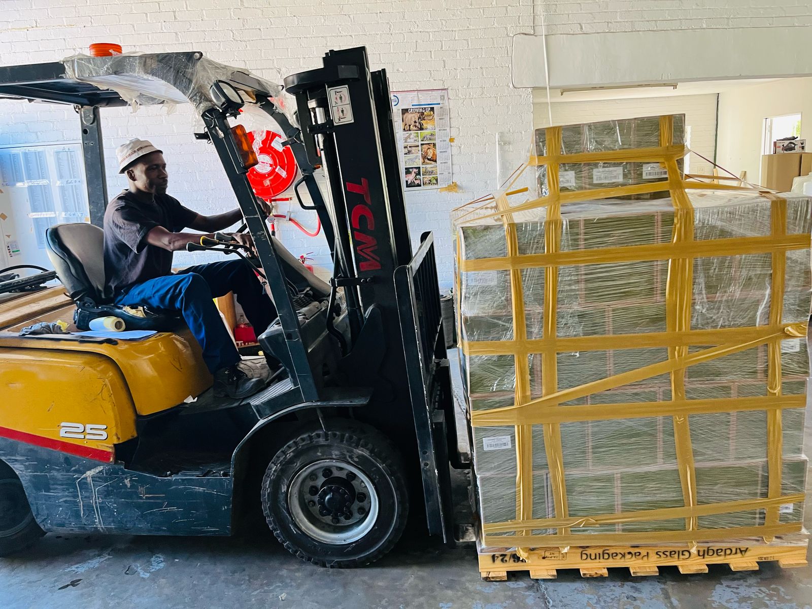 08600 Africa Courier